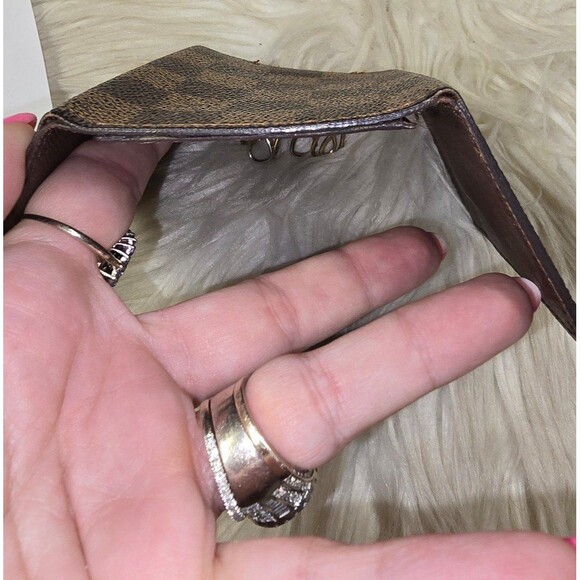 Authenticated Louis Vuitton Damier Ebene 6 Key Case - Picture 12 of 12